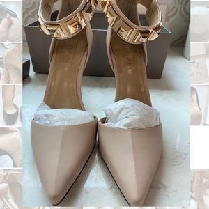BCBG Maxazria Gold Stud Leather Tan Heels 8.5 NWT